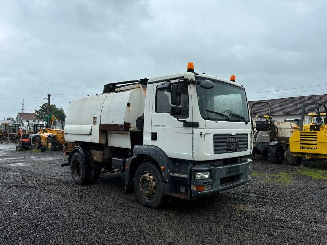 Camion maturatoare  Man TGM 18.240 , 2010 , aspirator , bazin de apa