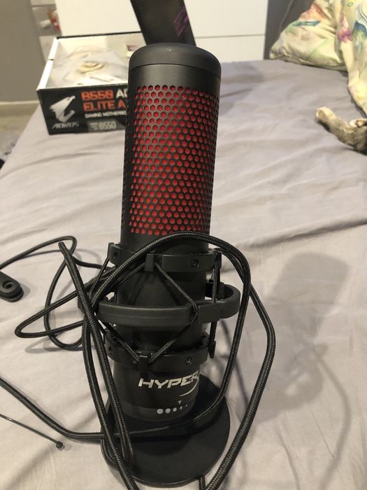 Микрофон QuadCast 1