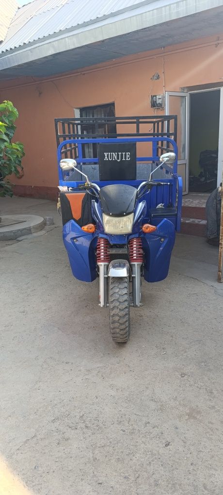 Xunjie moto sotiladi narxi 25milyon kelishamiz yili 2024 xolati yaxshi