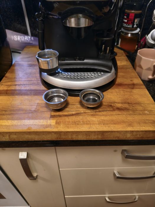 Продавам кафе машина Delonghi EC 410.B