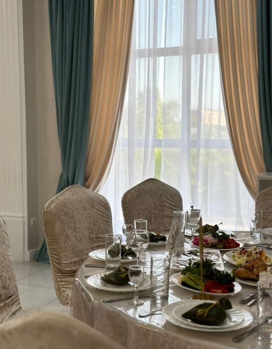 Продам Чехлы на стулья, в отличном состоянии, пользовались год