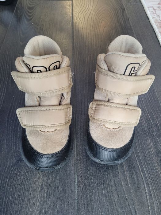 Непромокряеми боти UGG
