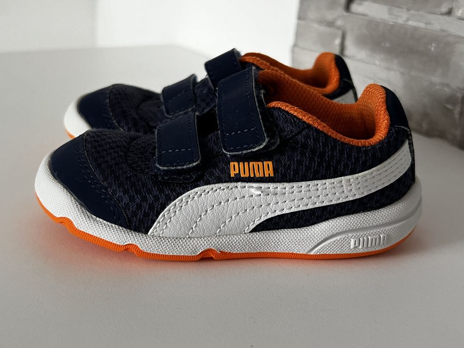 Adidasi / sandale nr 22