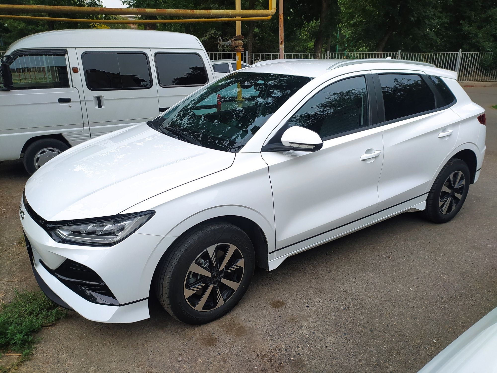Byd e2 sotiladi. Yurgani 25000