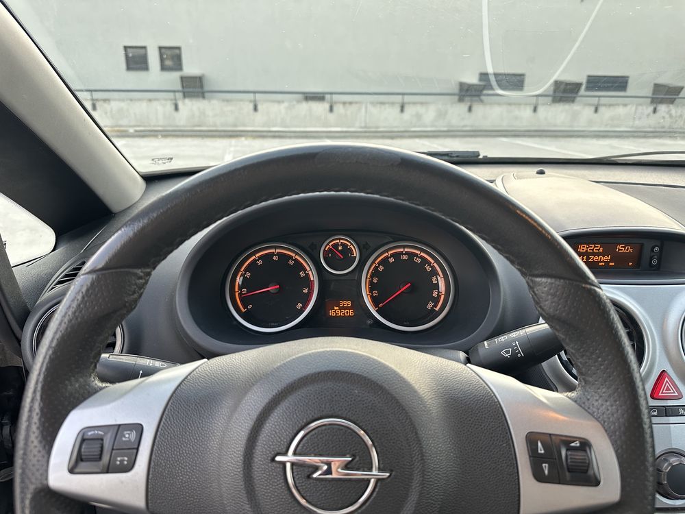 Opel Corsa d || 1.2 benzinā