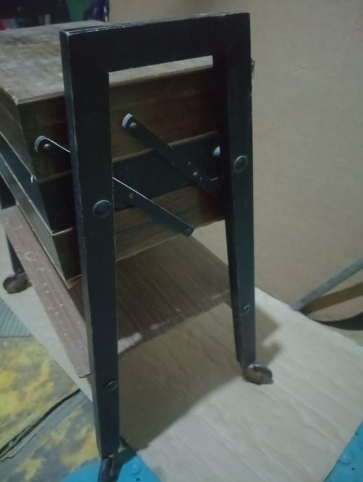 Etajera veche pentru bijuterii machiajuri ceasuri
