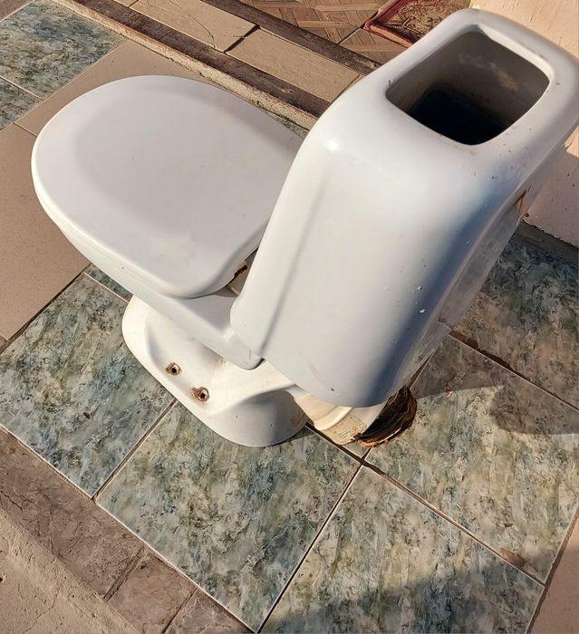 Продам хороший унитаз