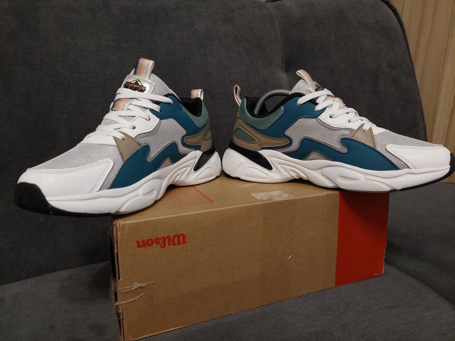 Adidasi sport barbati marca Champion