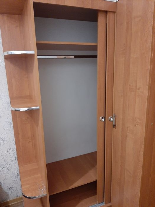 Продам угловой шкаф