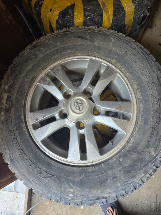 Продам зимные шины с дисками