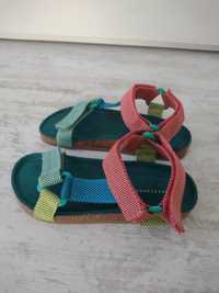 Нови многоцветни детски сандали Reserved