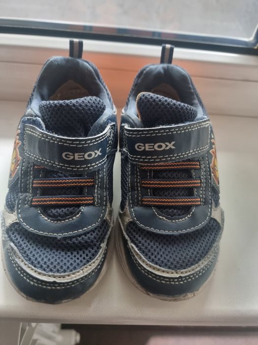 кроссовки  даром