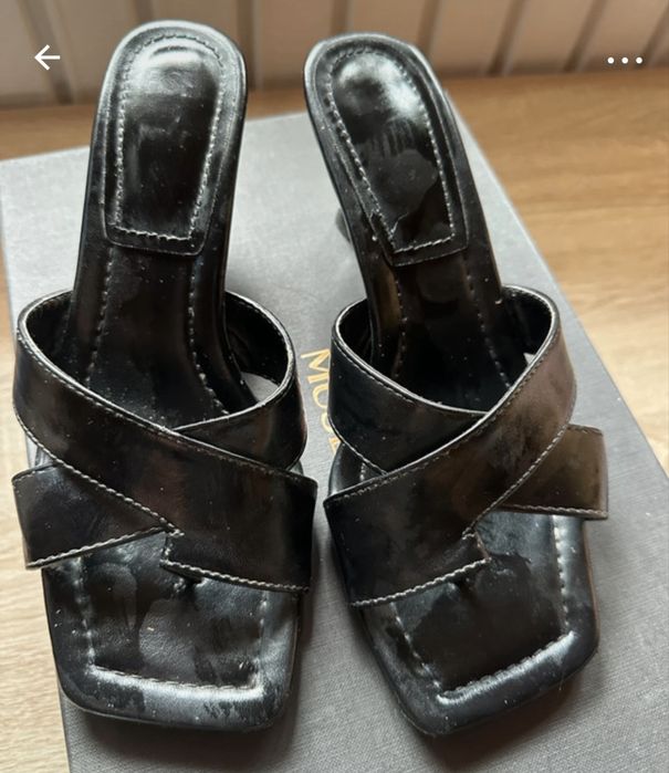 Saboti negri de la BSB  cu toc mic ff comozi ,au un mic defect