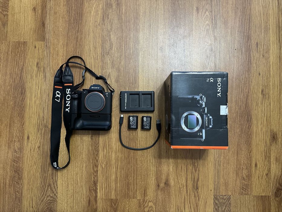 Sony A7 II Full Frame + Acumulatori si Incarcator
