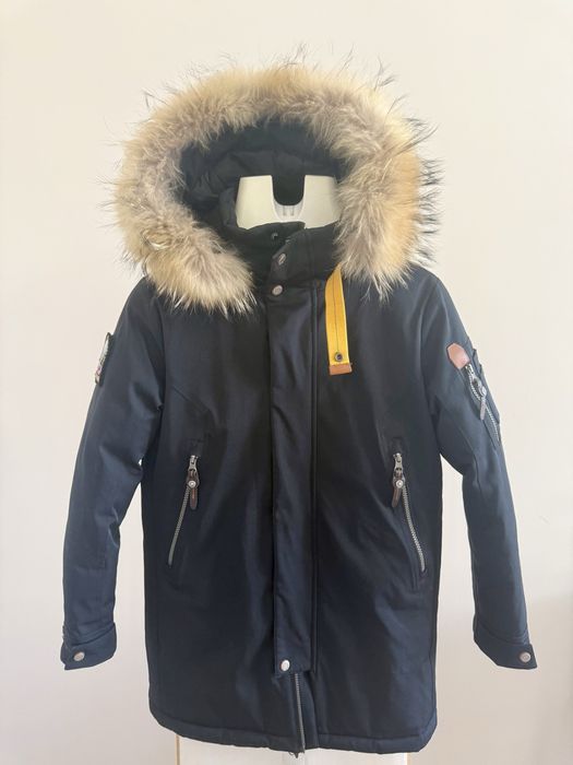 Продам зимнюю куртку черного цвета, на мальчика, в отличном состоянии