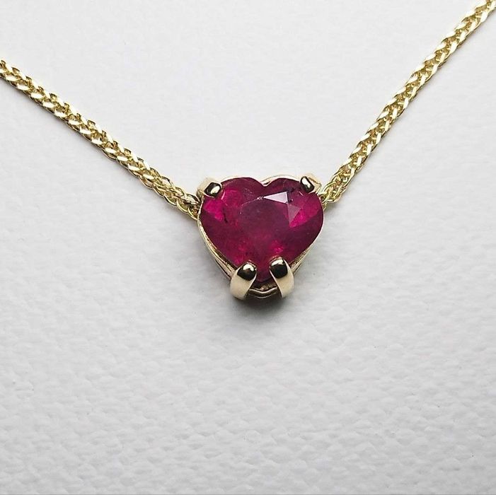 Златен медальон с голям естествен рубин! Сертификат! Нов!