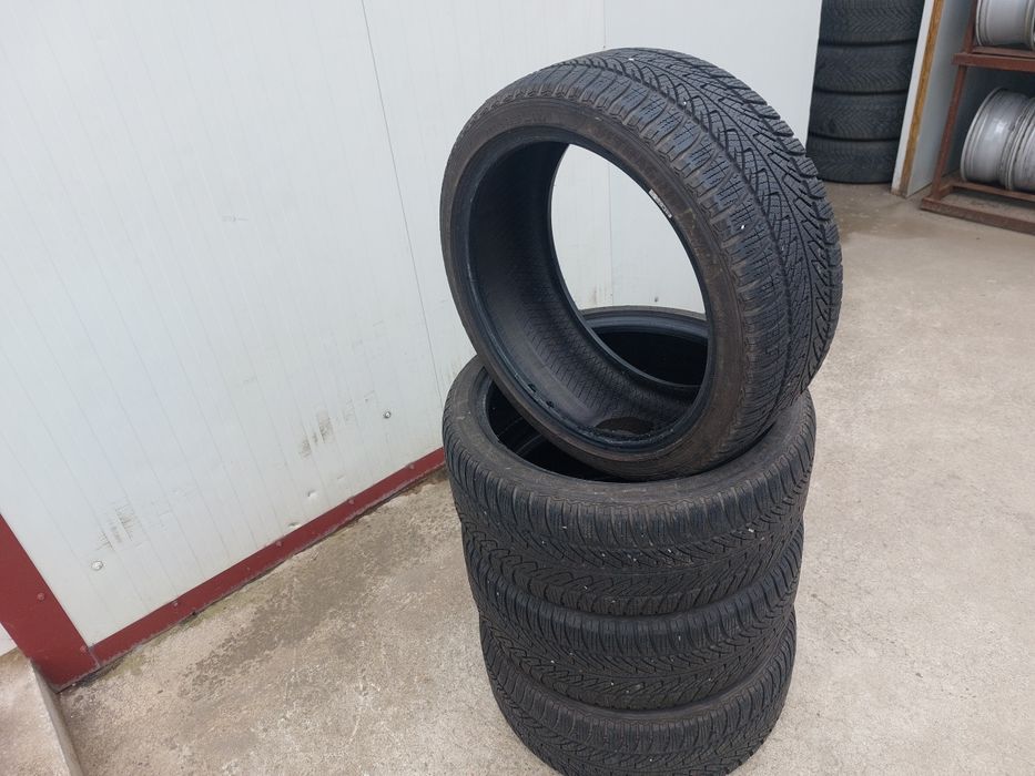 125 lei bucata! Set anvelope M+S/IARNA 225 40 18 Goodyear