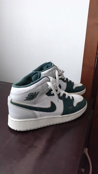 Vând Jordan 1 Mid