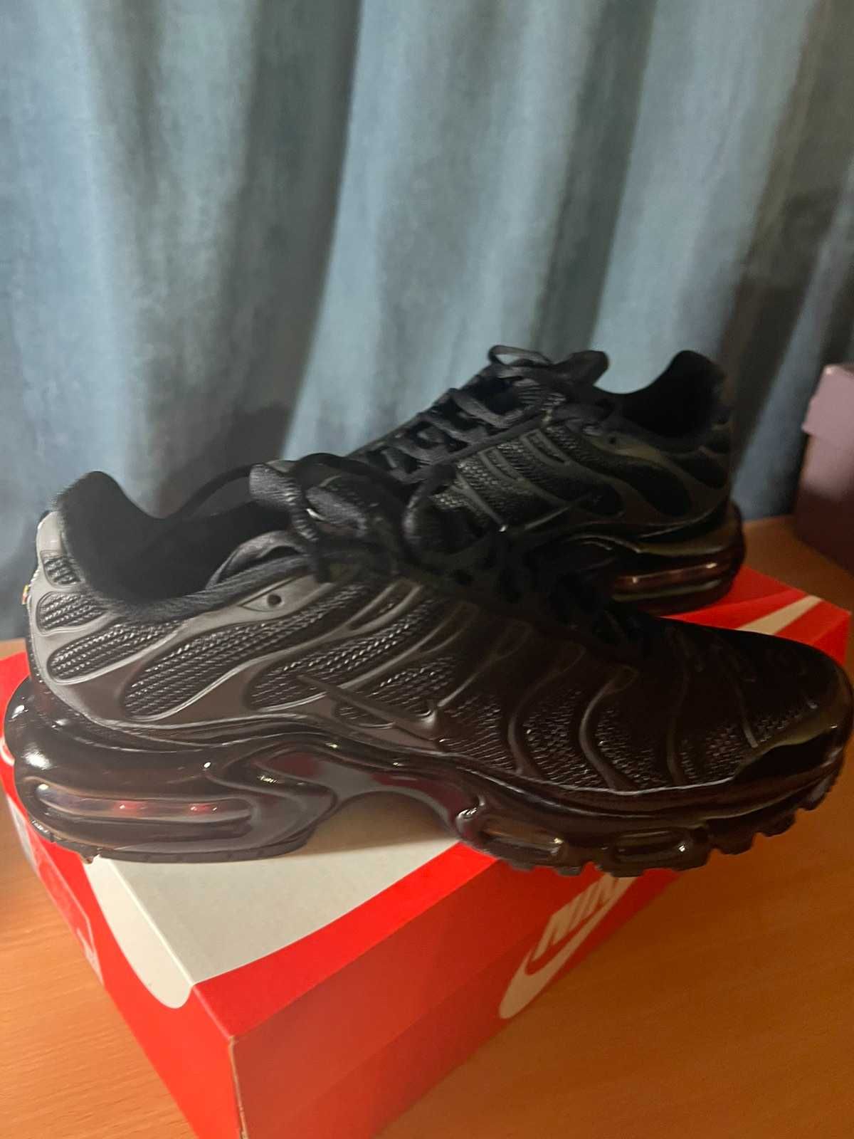 Дамски маратонки Nike air max plus - черни, 40 номер