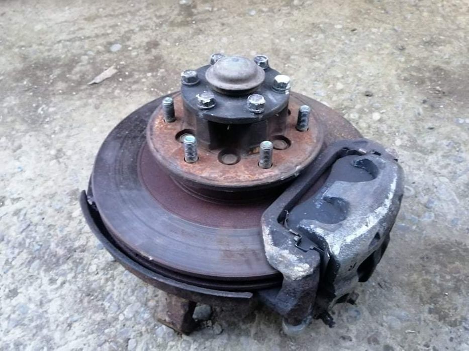 Butuc /fuzeta /disc/ etrier fata dreapta mitsubishi l200 2003