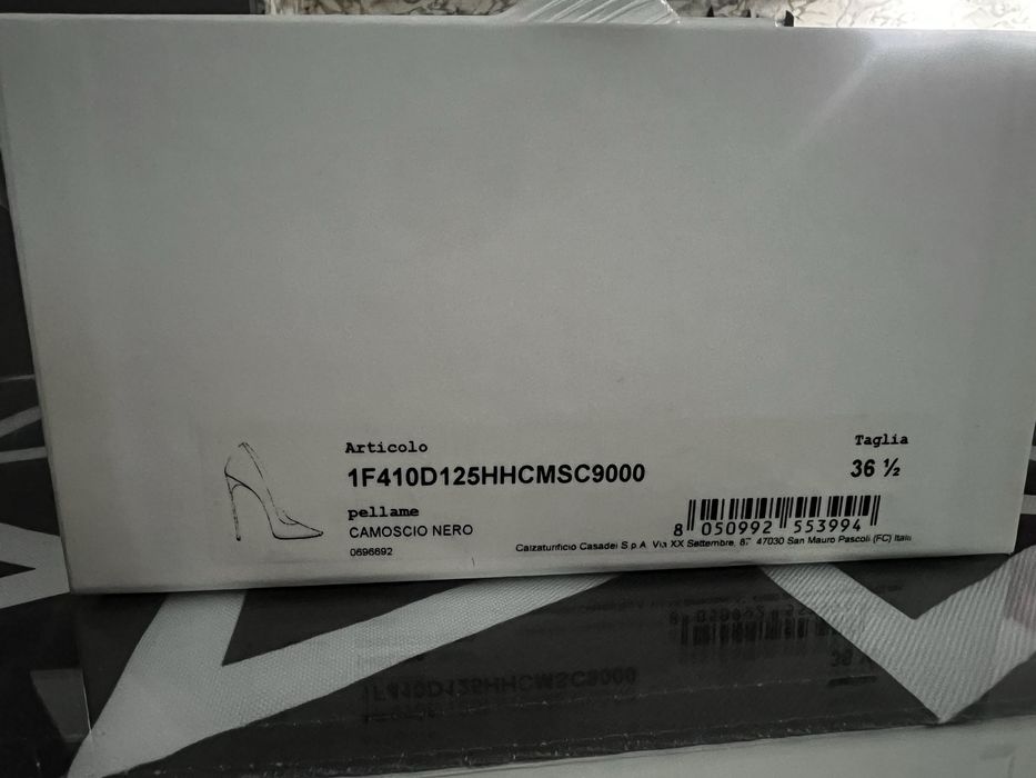 Обувки Casadei      .