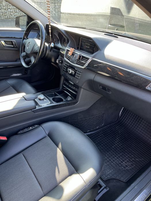 Vând  Mercedes E class