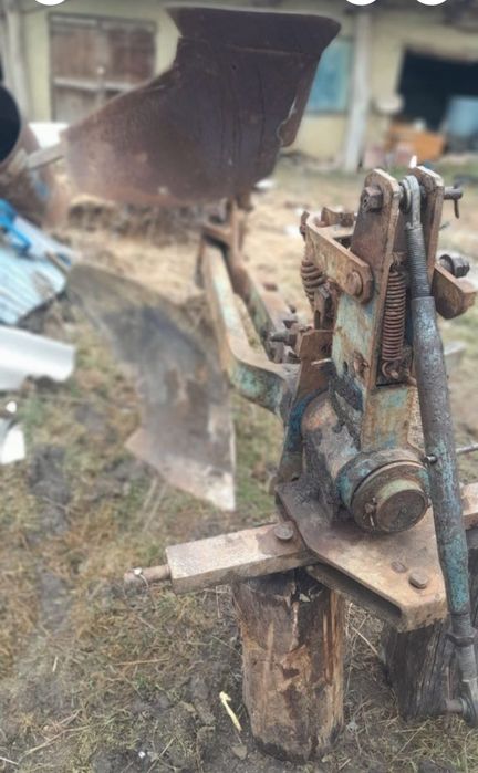 Vând plug reversibil