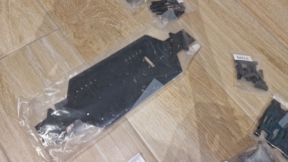 Kit masina electrica Buggy HB Racing E8 World Spec 204855