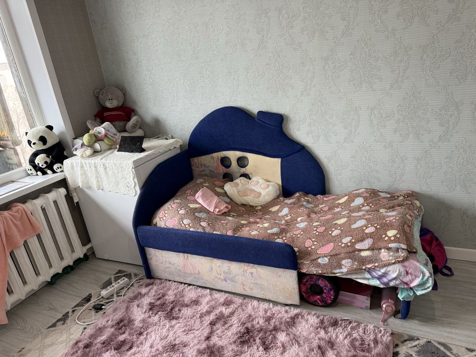 Отдам диван детский раздвигается