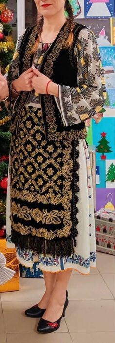 Vand costume populare vechi