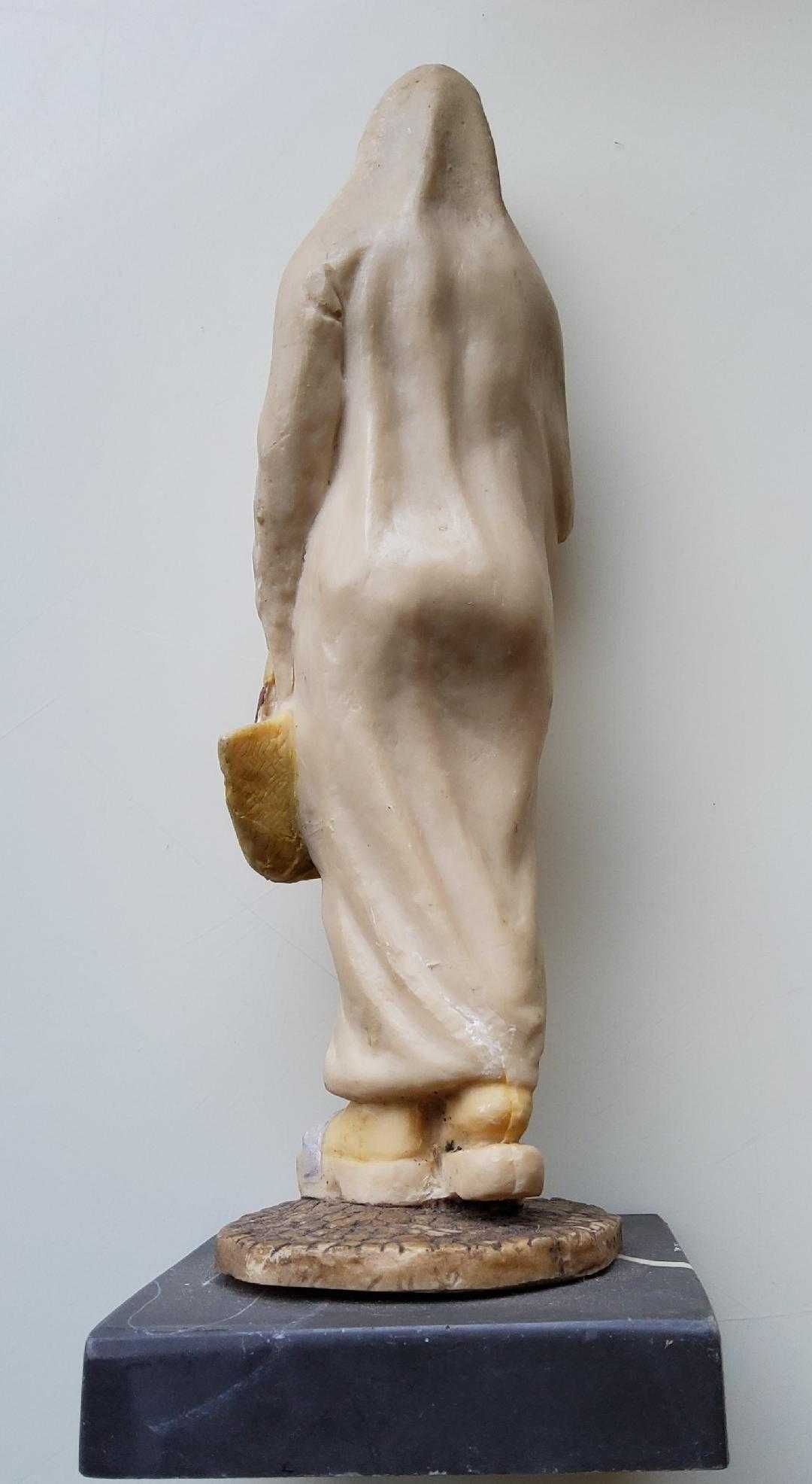 Figurină Fată Cu Burka, Lățime 8 x 8 cm, Înălțime 22 cm, Greutate 597