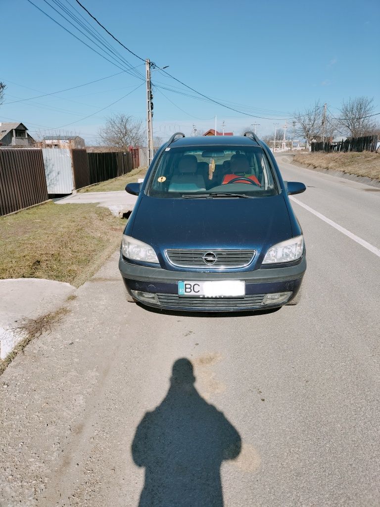 Vând Opel Zafira