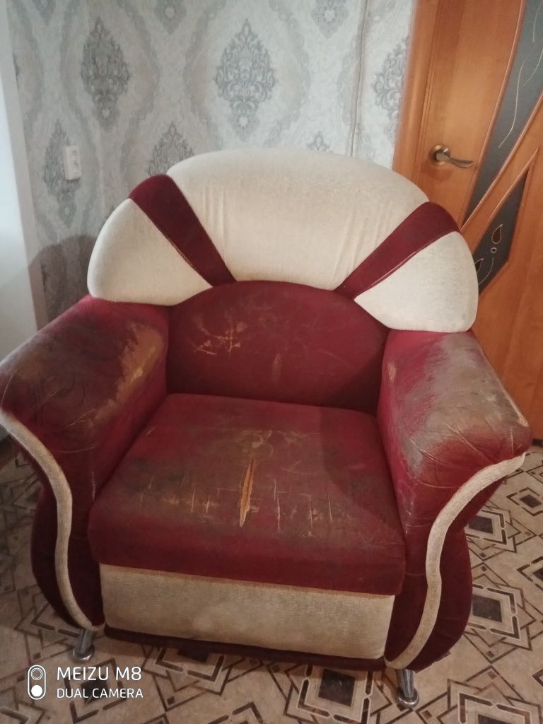 Продаю Диваны и кресло (ДЕШЕВО)