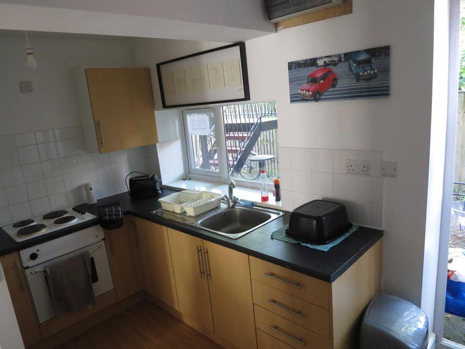 Дава се под наем Едностаен апартамент в София, Център - 48 кв.м за 306 € - Снимка #2