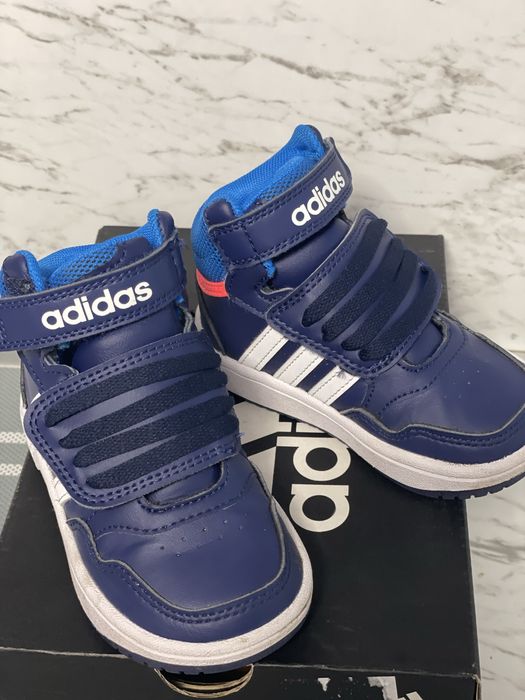 Детски кецове Адидас !