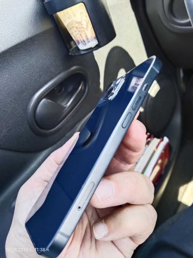 Iphone 13 midnight / 128GB.