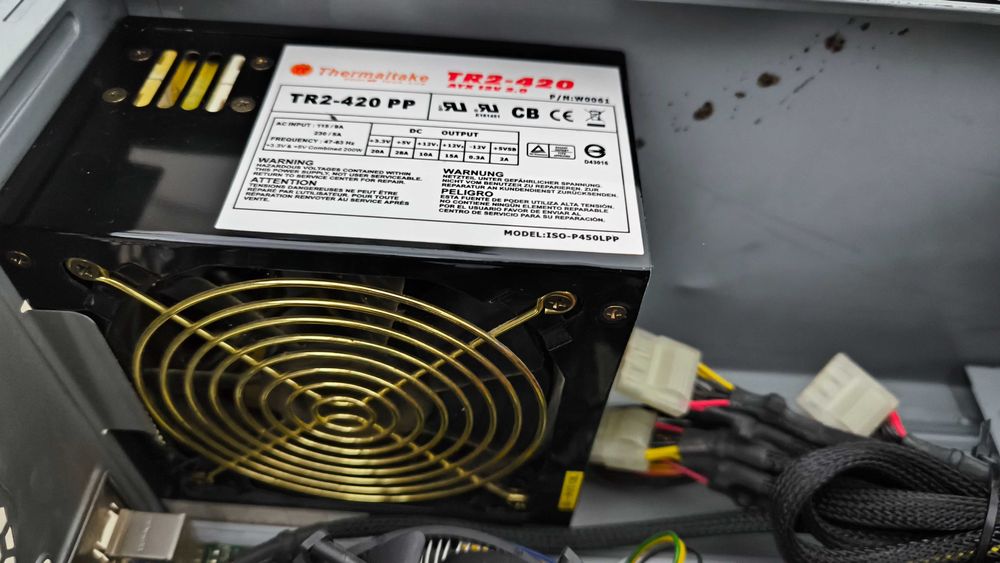 Carcasa Thermaltake + sursa TT 420W, DVD-RW LG + sistem complet bonus