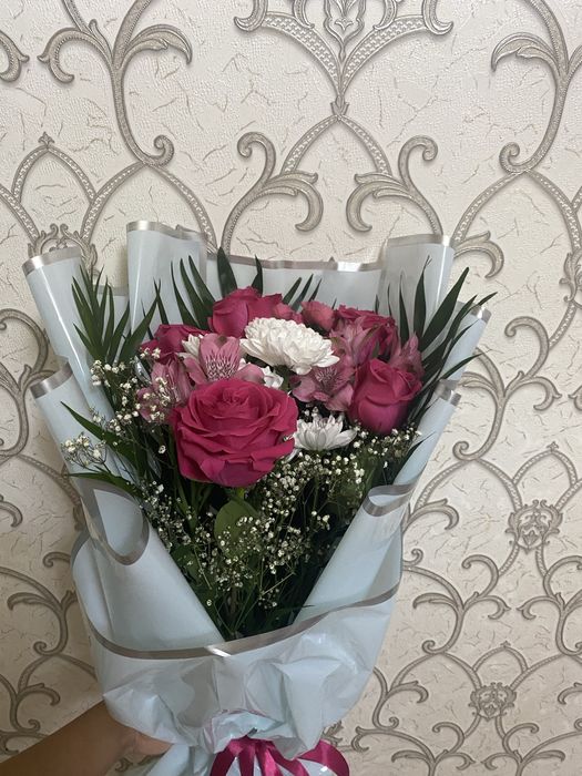 срочно продам цветы розовые,белые розы