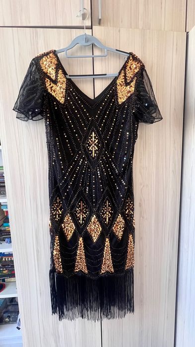 Flapper стил рокля, черна със златни пайети, 20те