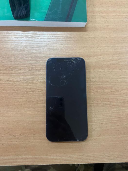 Продаю айфон 12  обмен