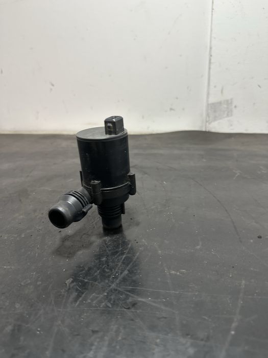 Pompa recirculare apa BMW X5 E53 auxiliara 6907811