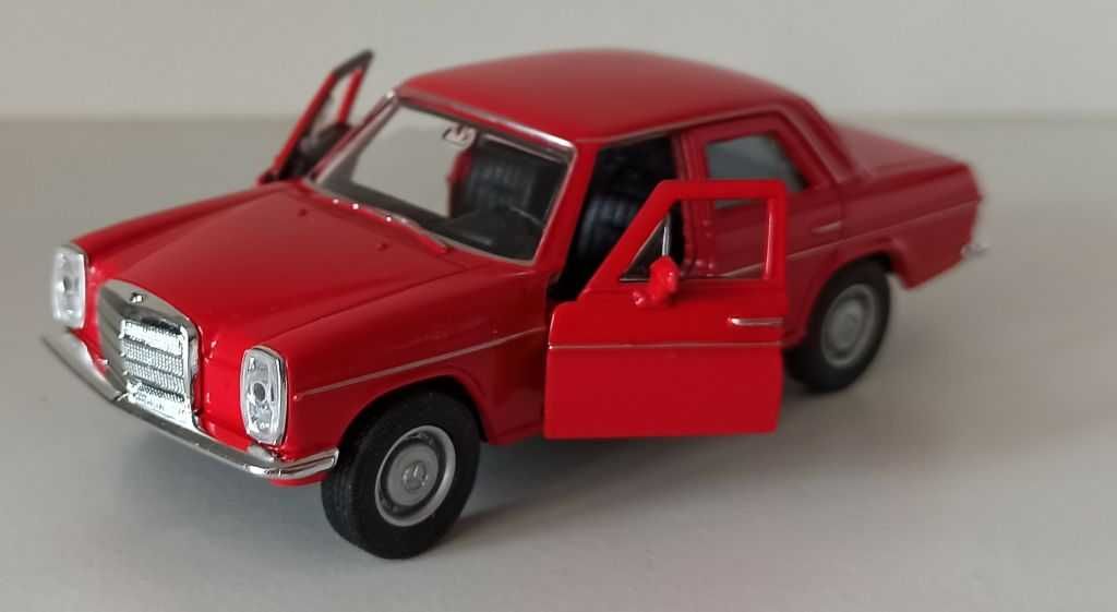 Macheta Mercedes 220 W115 1972 rosu - Welly 1/36