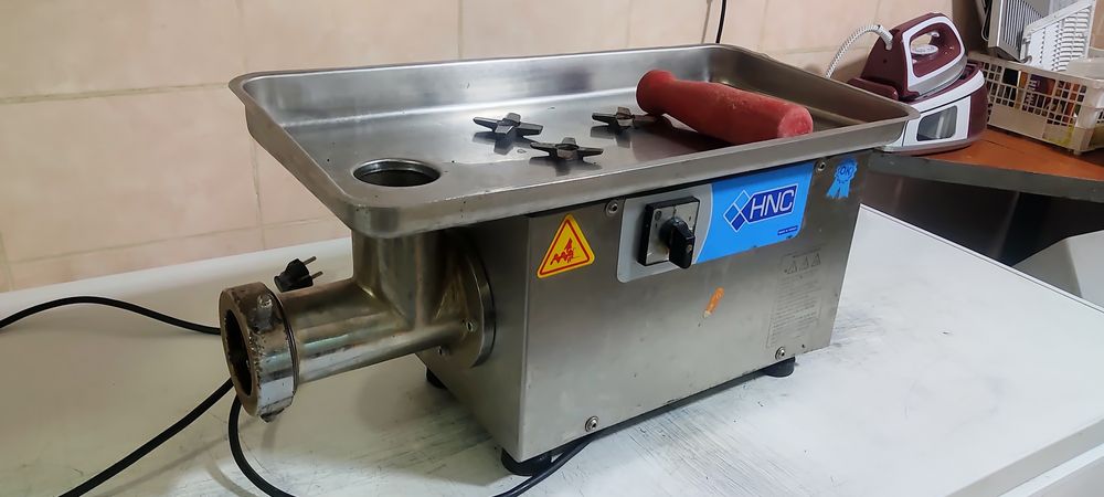 Б/у мясорубка, шприц для купати 7 литровий