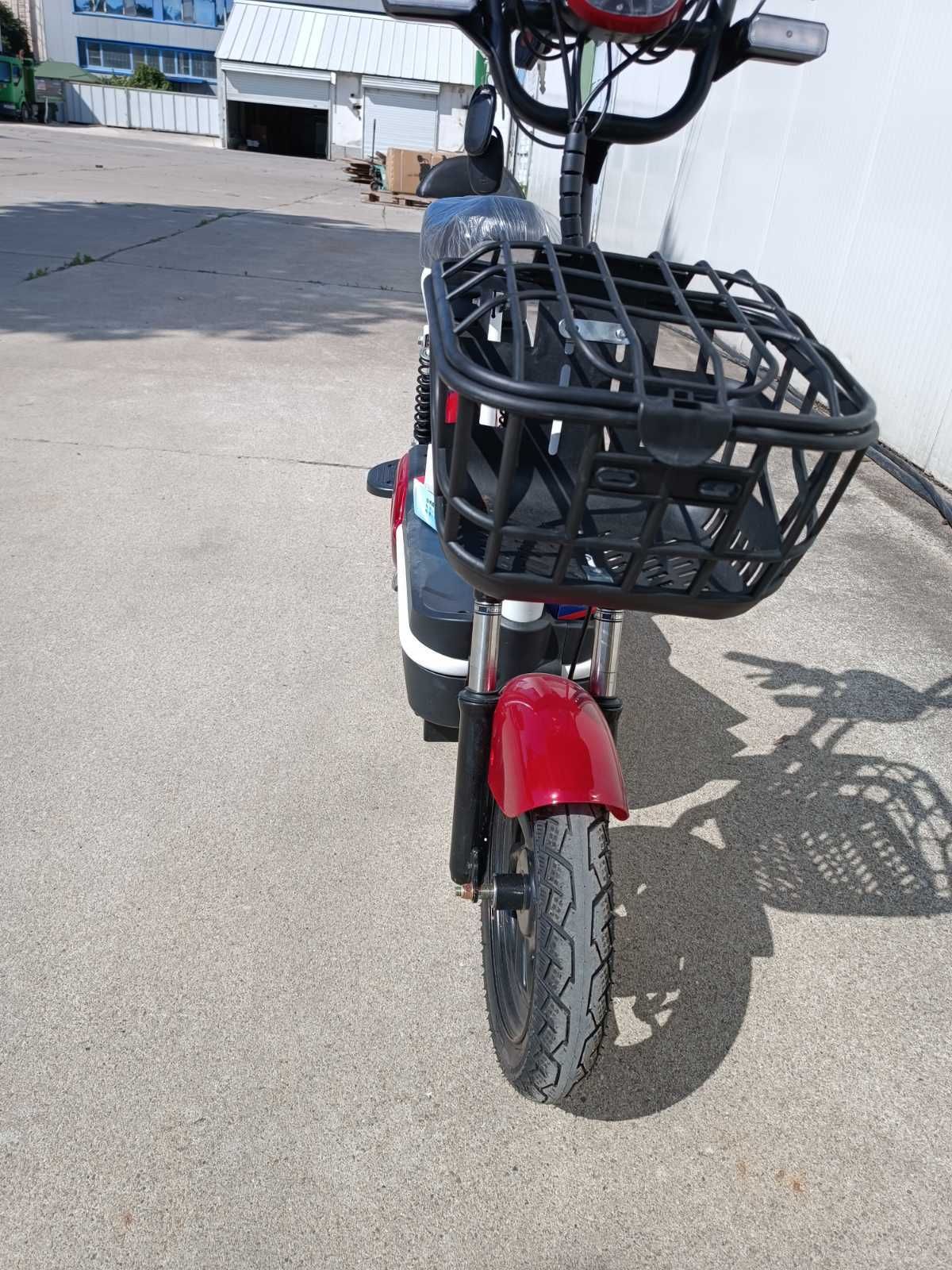 Електрически скутер ТИГТАГ B12 червен и лизинг схема