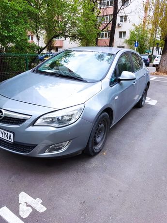 Opel Astra j benzina 2011 stare perfecta