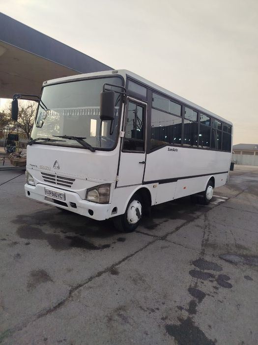 Srochna sotiladi ISUZU avtobus 2013 yil