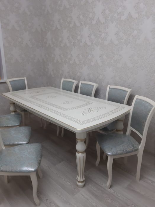 Стол со стульями
