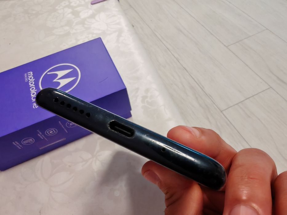 Motorola One Macro 4/64 GB - отличен