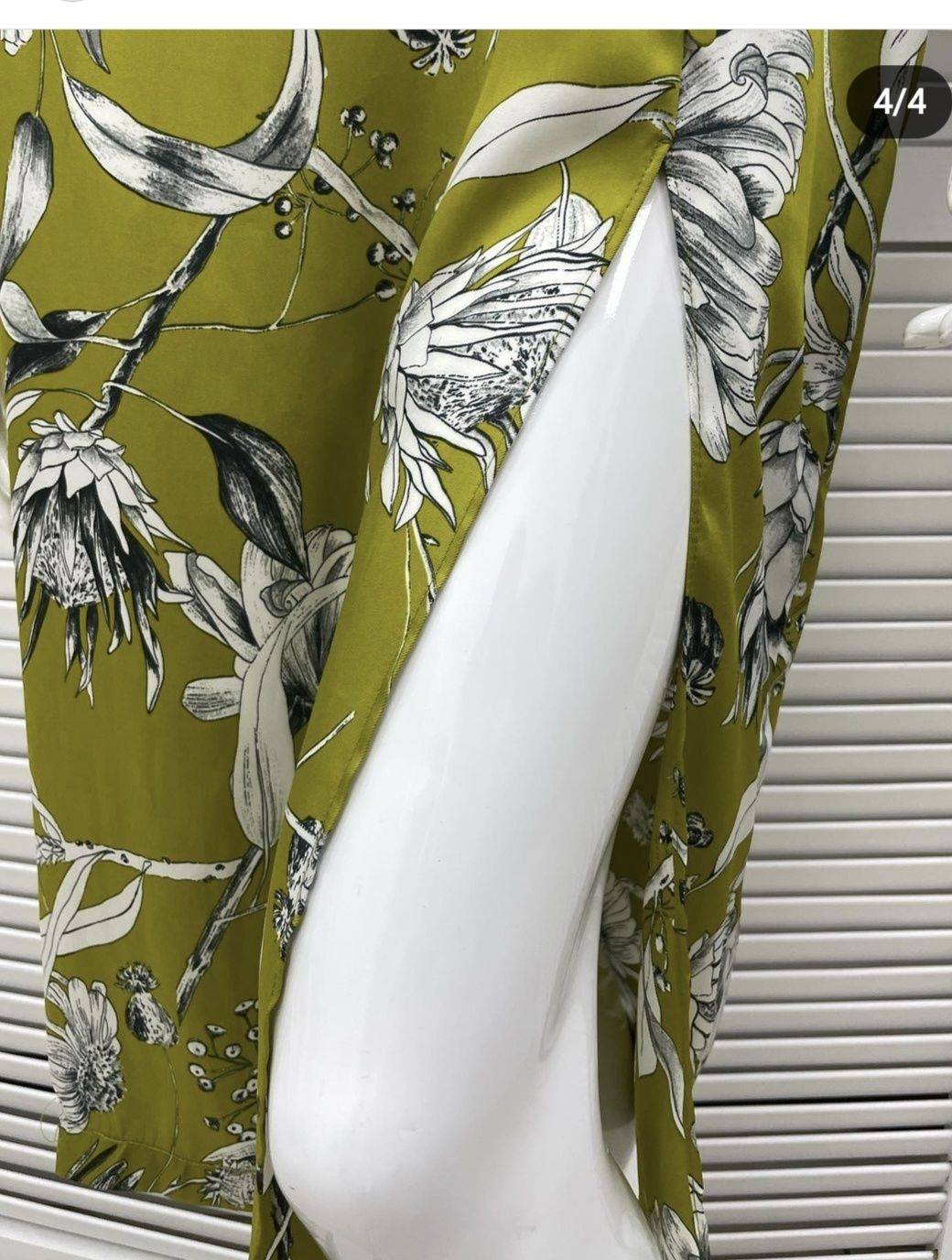Есть Kaspi red и рассрочка. Продам платье  ZARA, размер М (42-44)