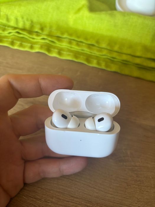 Продавам ОРИГИНАЛНИ Apple AirPods Pro (2nd Generation) с USB-C